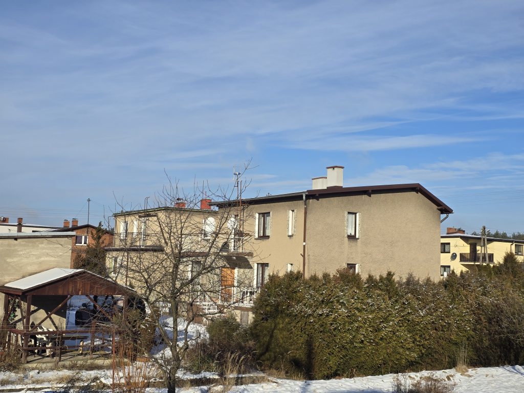 Widok domu z podwórka